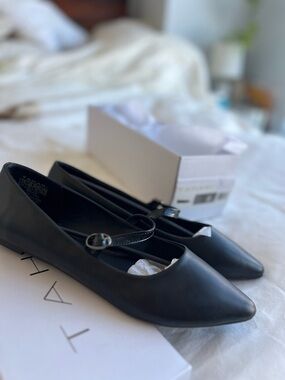 NWT Tahari black Mary Jane flats, size 8.5